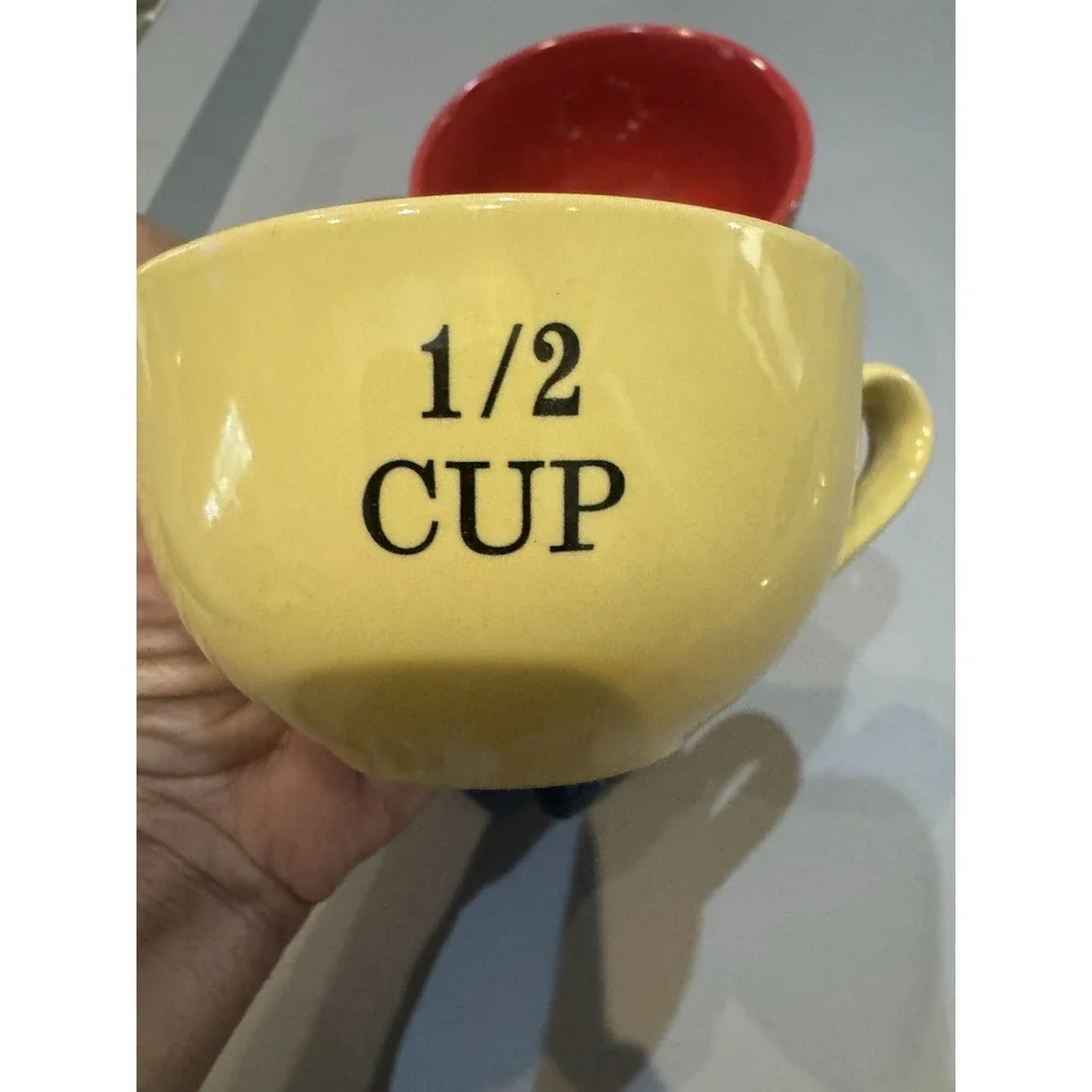 Measuring‎ Cups Red Yellow Blue